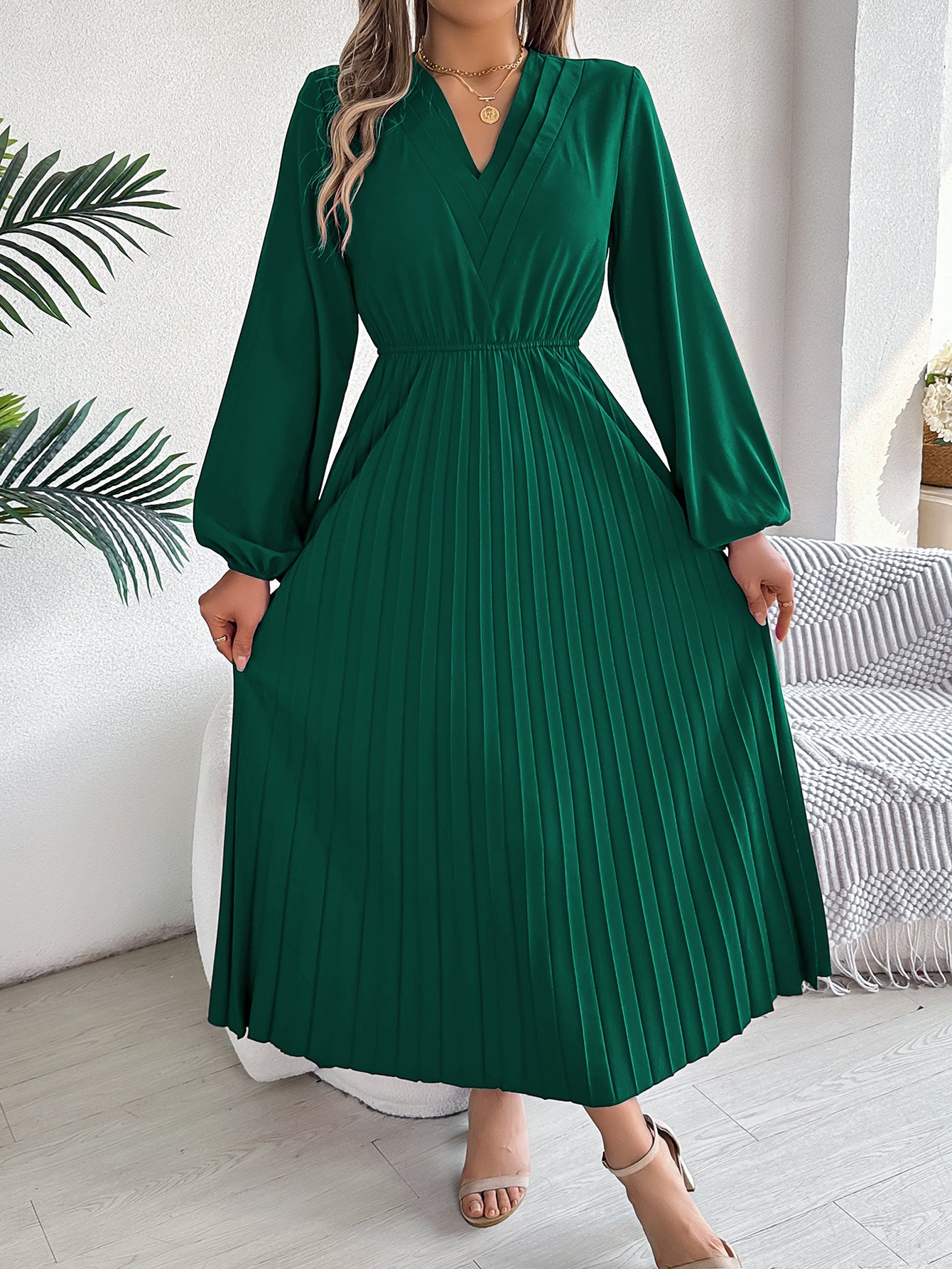 فستان نسائي طويل أنيق مطوي برقبة V وأكمام طويلة | Elegant Womens Long Pleated Dress With A Triple V-Neck Long Sleeves And A Defined Waist