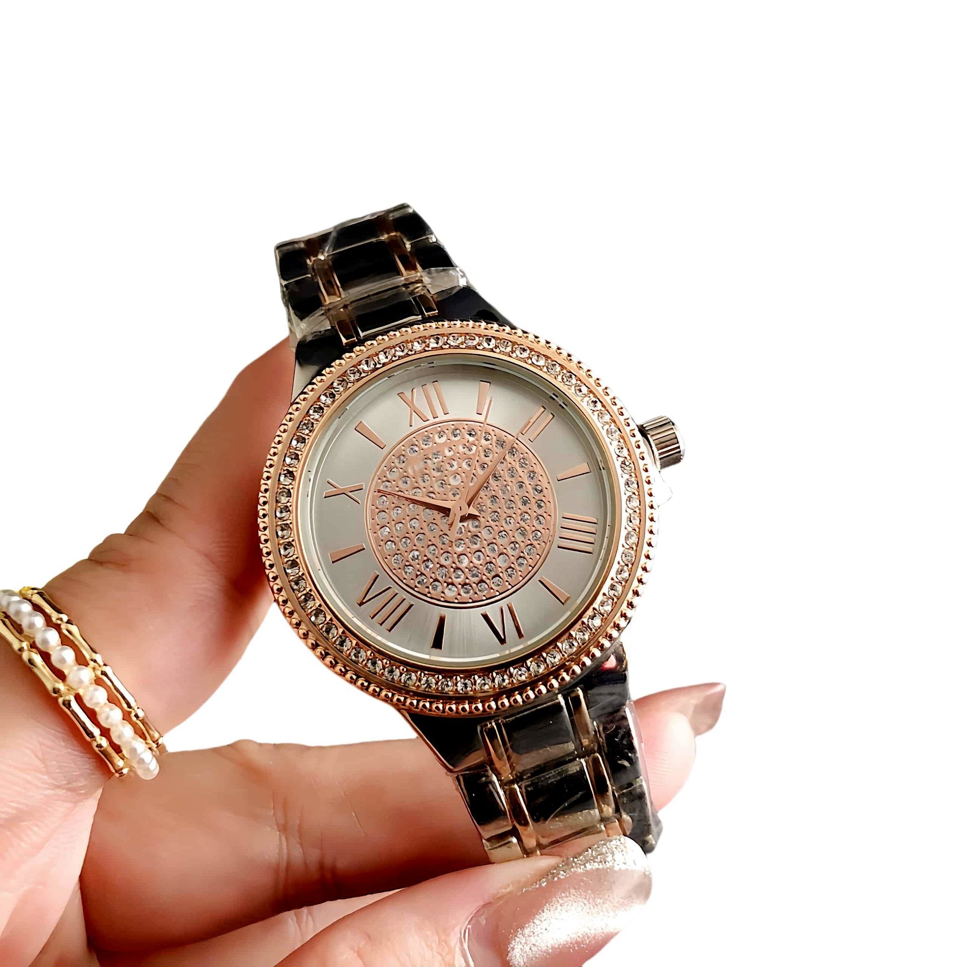 ساعة نسائية فنية بوجه كبير أنيقة وعصرية | Sleek Sophisticated Watch With A Large Dial A Niche Art Piece For Women