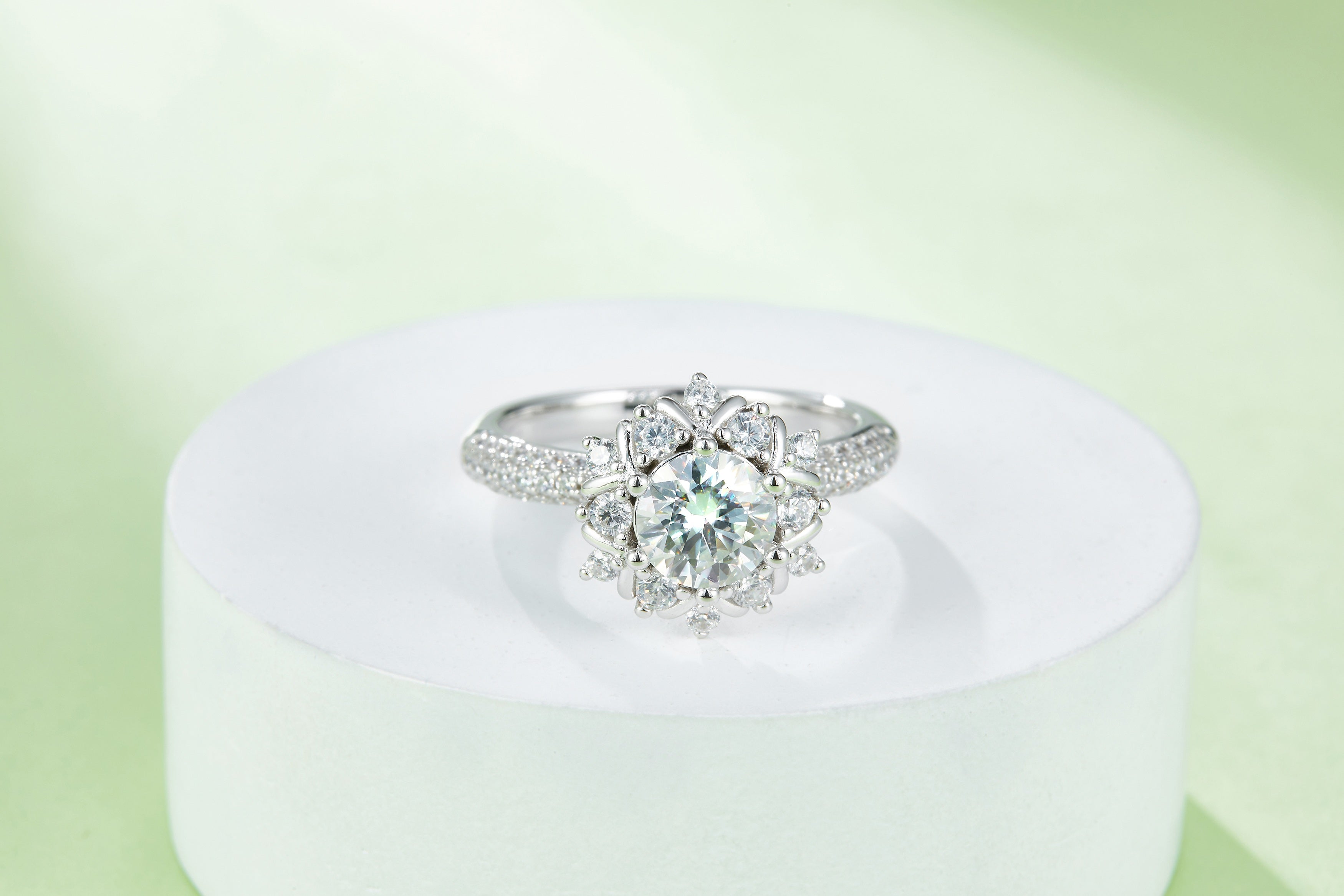 خاتم موسانيت فاخر 1 قيراط من الفضة المطلية بالبلاتين | 1-Carat Luxury Moissanite Silver Ring S925 Platinum Plated