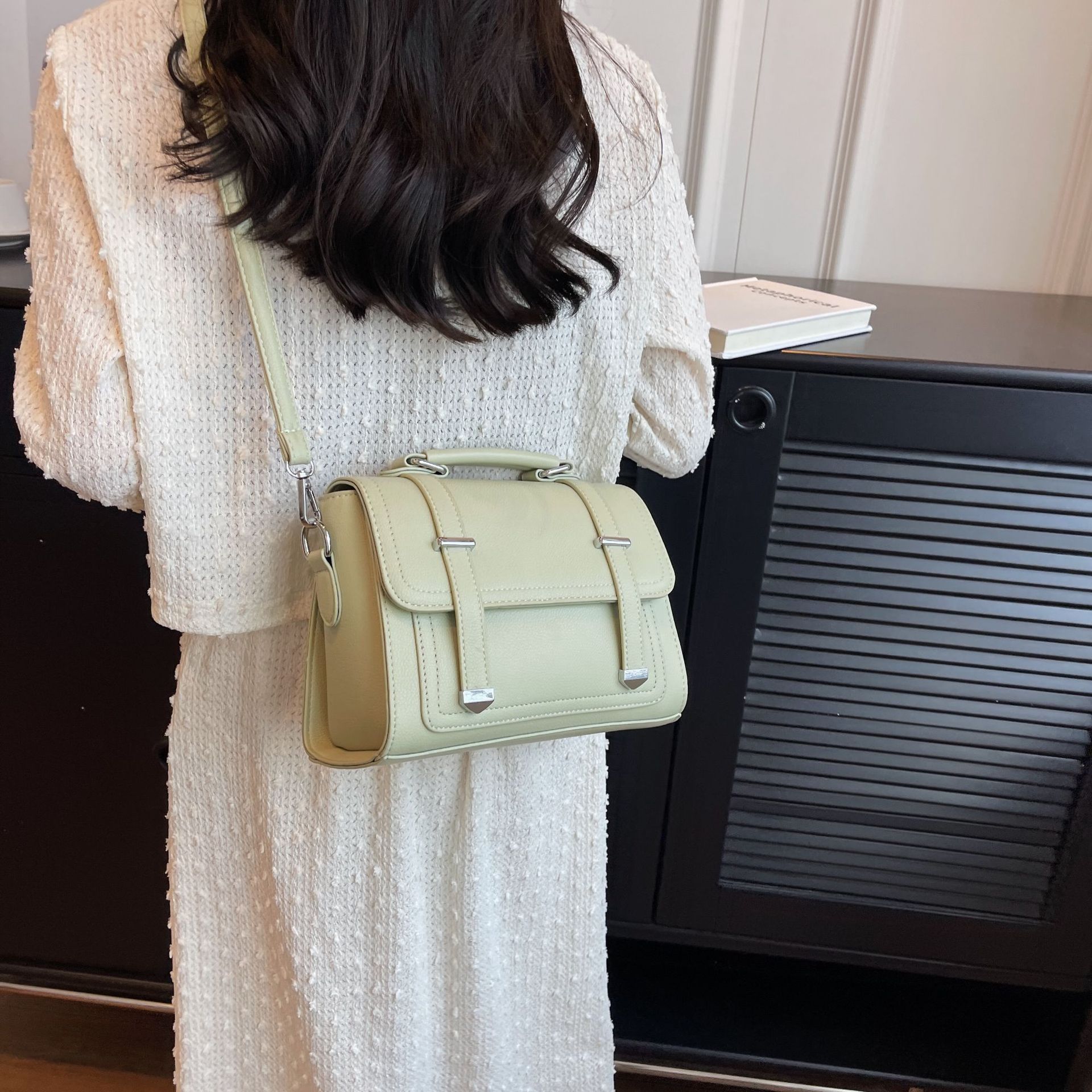حقيبة كروس بودي أنيقة للنساء | Stylish Minimalist Versatile Crossbody Shoulder Bag For Women