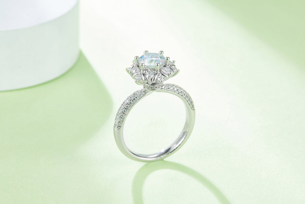 خاتم موسانيت فاخر 1 قيراط من الفضة المطلية بالبلاتين | 1-Carat Luxury Moissanite Silver Ring S925 Platinum Plated