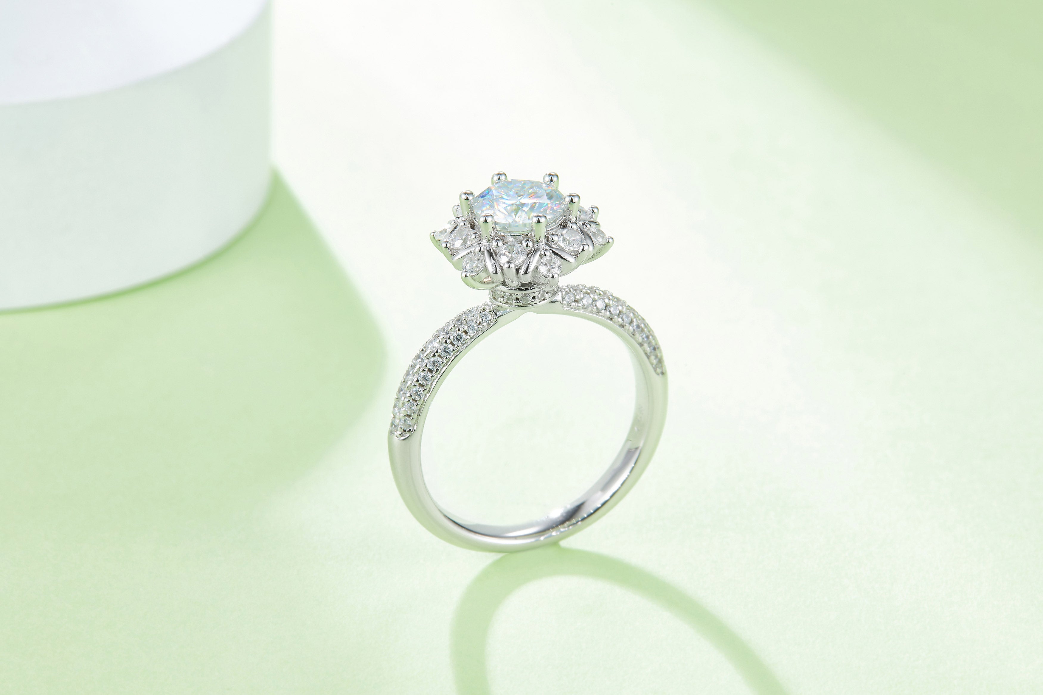 خاتم موسانيت فاخر 1 قيراط من الفضة المطلية بالبلاتين | 1-Carat Luxury Moissanite Silver Ring S925 Platinum Plated