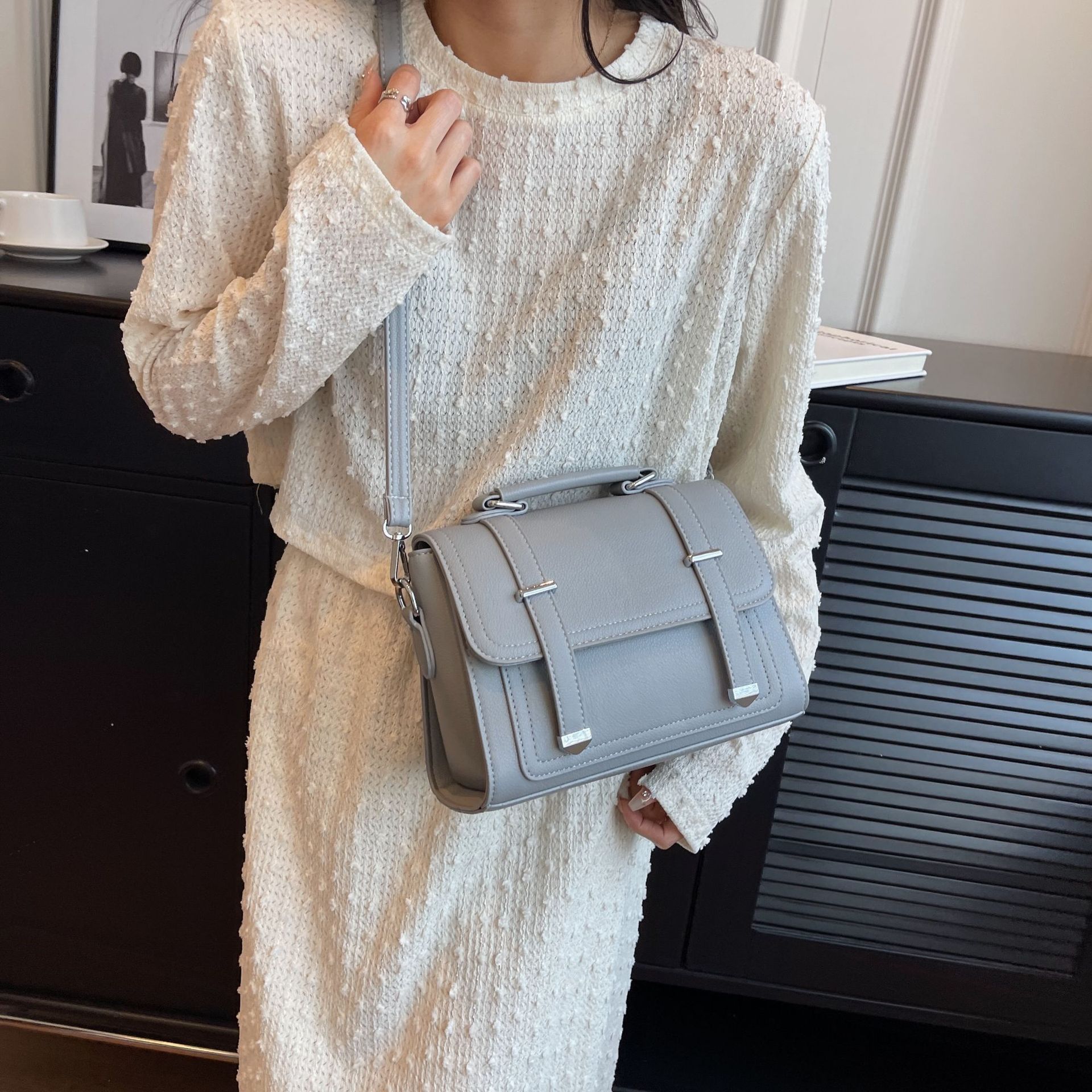 حقيبة كروس بودي أنيقة للنساء | Stylish Minimalist Versatile Crossbody Shoulder Bag For Women