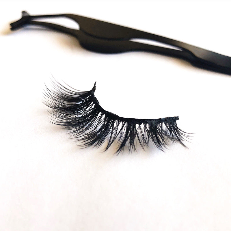 زوج رموش مغناطيسية عصرية بدون غراء | A Pair Of False Eyelashes With Magnets In Fashion