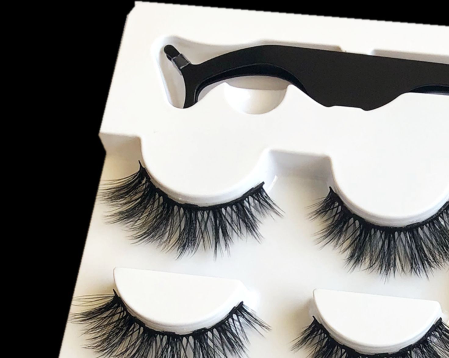 زوج رموش مغناطيسية عصرية بدون غراء | A Pair Of False Eyelashes With Magnets In Fashion
