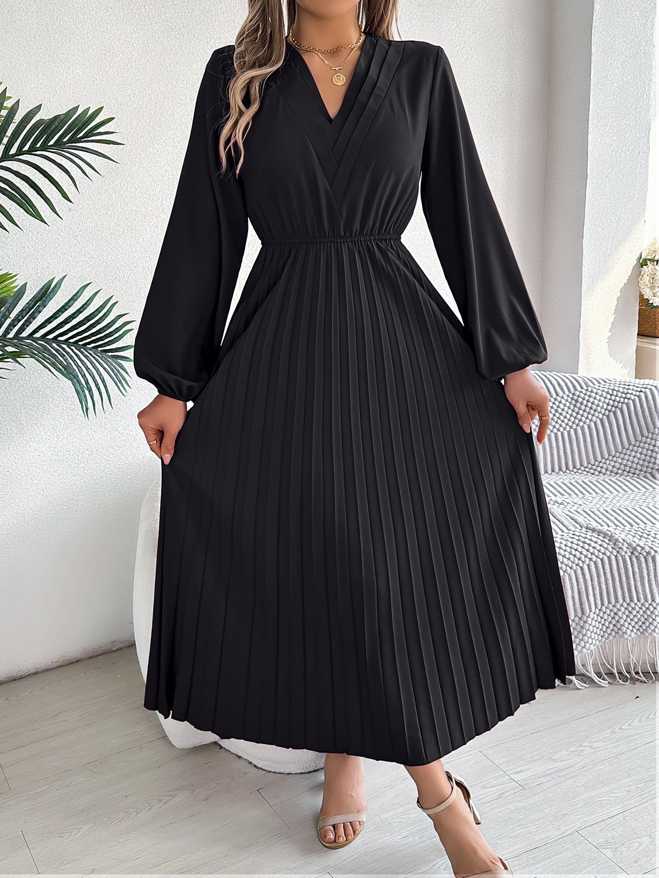 فستان نسائي طويل أنيق مطوي برقبة V وأكمام طويلة | Elegant Womens Long Pleated Dress With A Triple V-Neck Long Sleeves And A Defined Waist